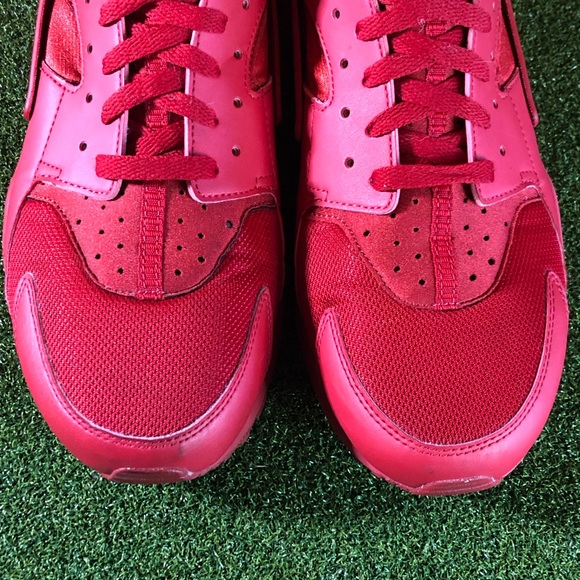 Nike Air Huarache Varsity Triple Red Sneakers Men’s 13 - Picture 3 of 12